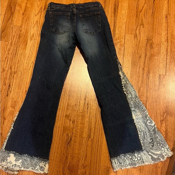 Vintage Arden B flare legs boho jeans with paisley accents - Picture 6 of 10